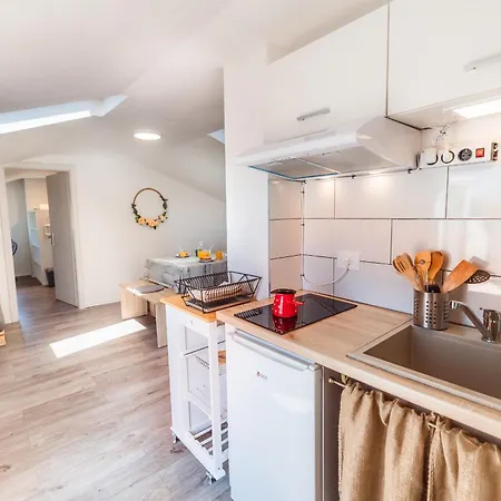 Apartman Istrian Embrace, Kizin House - Cozy Apartments Brezovica pri Gradinu