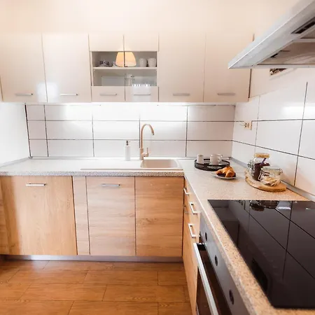 Istrian Embrace, Kizin House - Cozy Apartments * Brezovica pri Gradinu