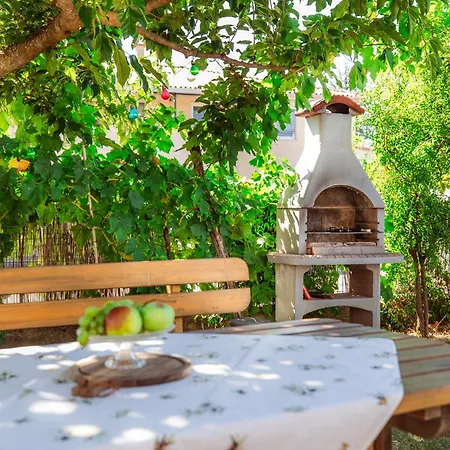Kizin House, Cozy By Istrian Embrace Apartma *
