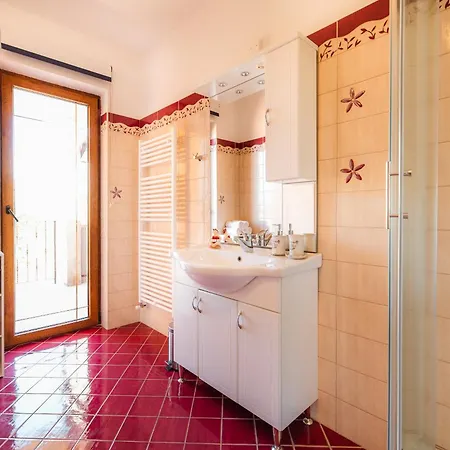 Kizin House, Cozy By Istrian Embrace Apartma Brezovica pri Gradinu