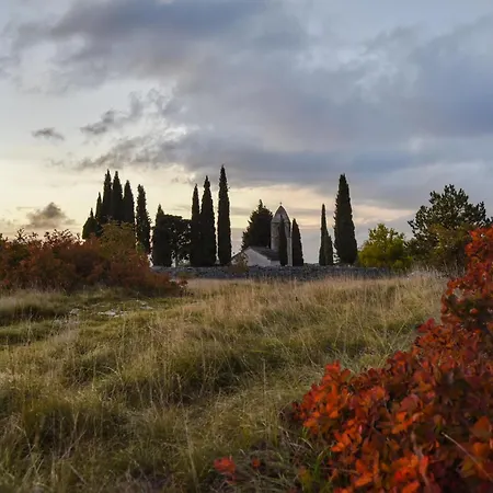 Istrian Embrace, Kizin House - Cozy Apartments * Brezovica pri Gradinu