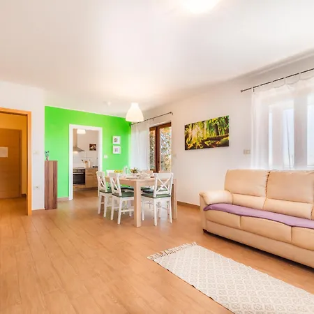 Daire Istrian Embrace, Kizin House - Cozy Apartments