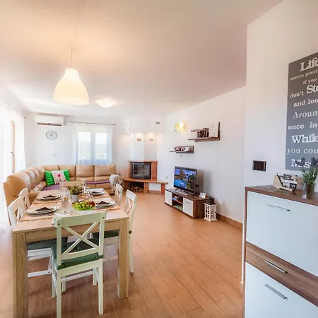 Daire Istrian Embrace, Kizin House - Cozy Apartments *