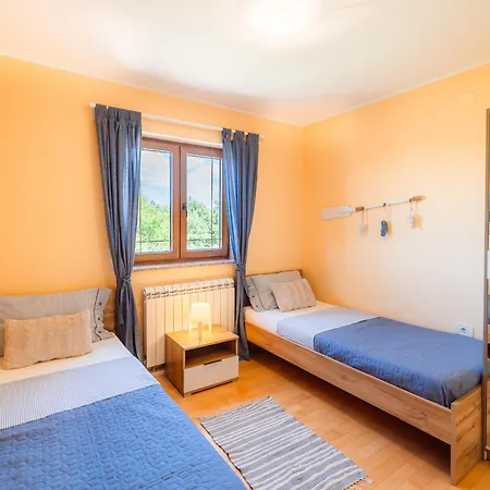Daire Istrian Embrace, Kizin House - Cozy Apartments Brezovica pri Gradinu