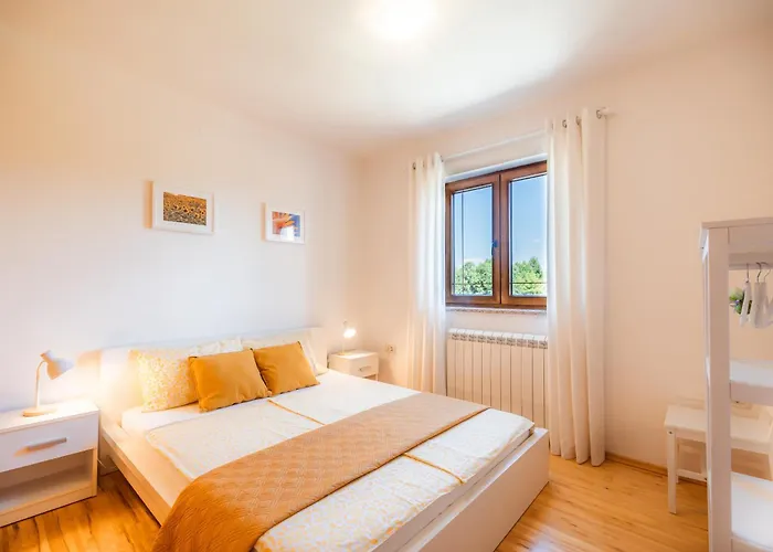 Istrian Embrace, Kizin House - Cozy Apartments * Brezovica pri Gradinu